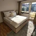 شقة Location • Family-friendly • Parking • Netflix لودويغشافن ام ري