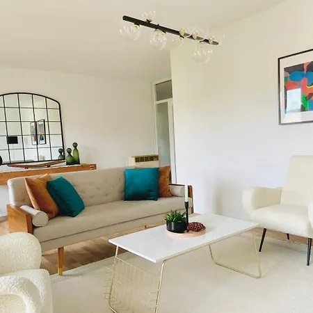 Top Location • Family-Friendly • Parking • Netflix Apartment *